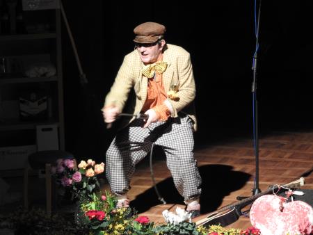 12. tradicionalni glasbeno-humoristični Valentinov koncert 87